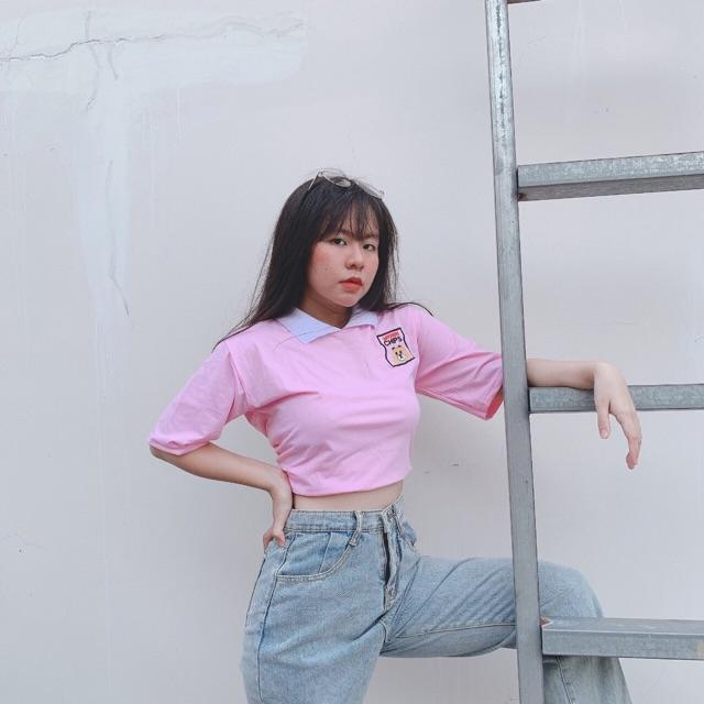 Áo kiểu croptop cổ bẻ lo go thêu nữ