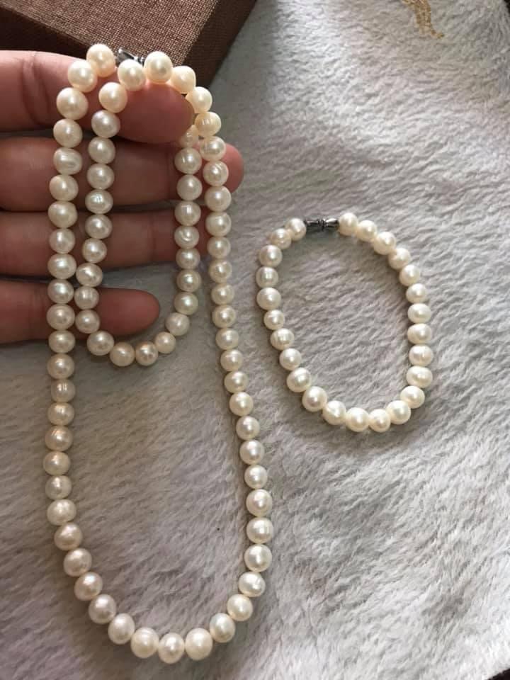 CẢ BỘ VÒNG TAY VÀ DÂY CHUỖI CHẤT LIỆU NGỌC TRAI  SIZE HƠN 7MM