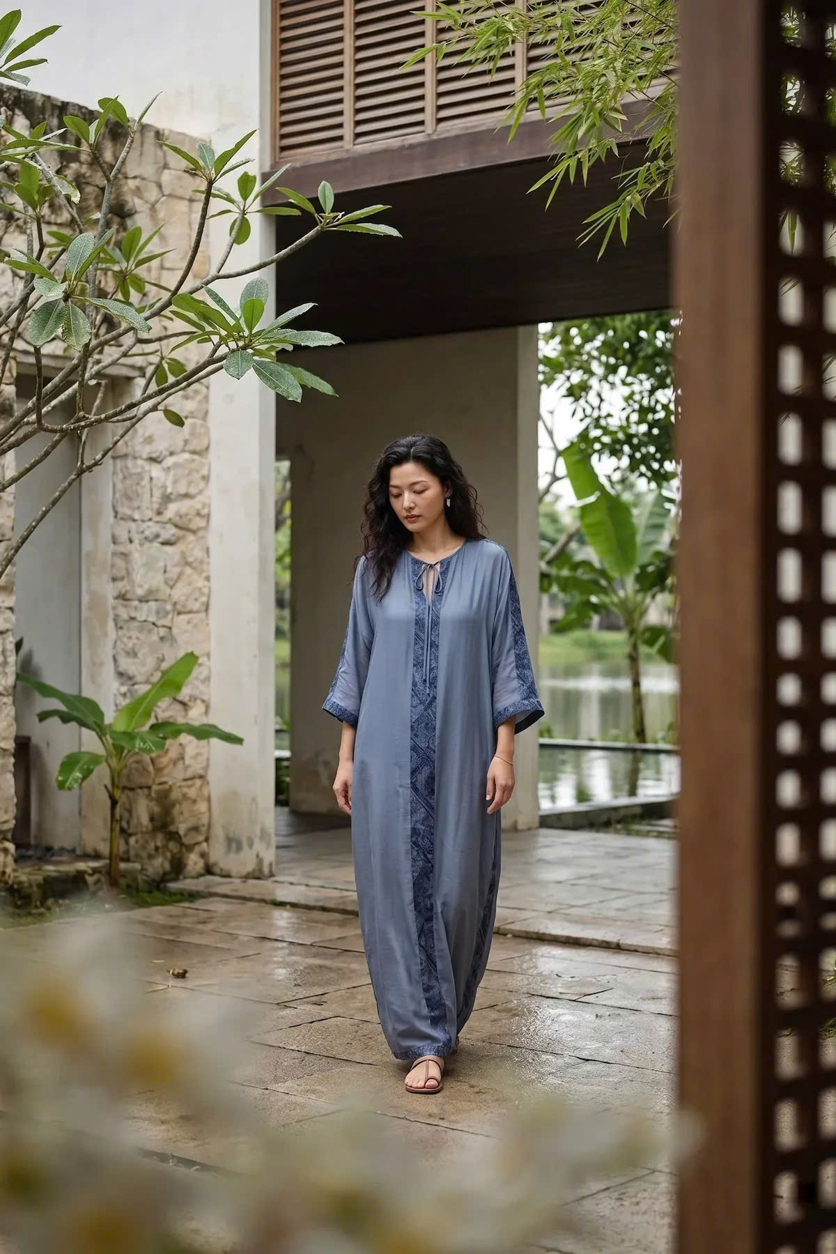 Đầm Suông Dài Kaftan Xanh Phối Hoạ Tiết Lam Vũ Dre240 thời trang Hity