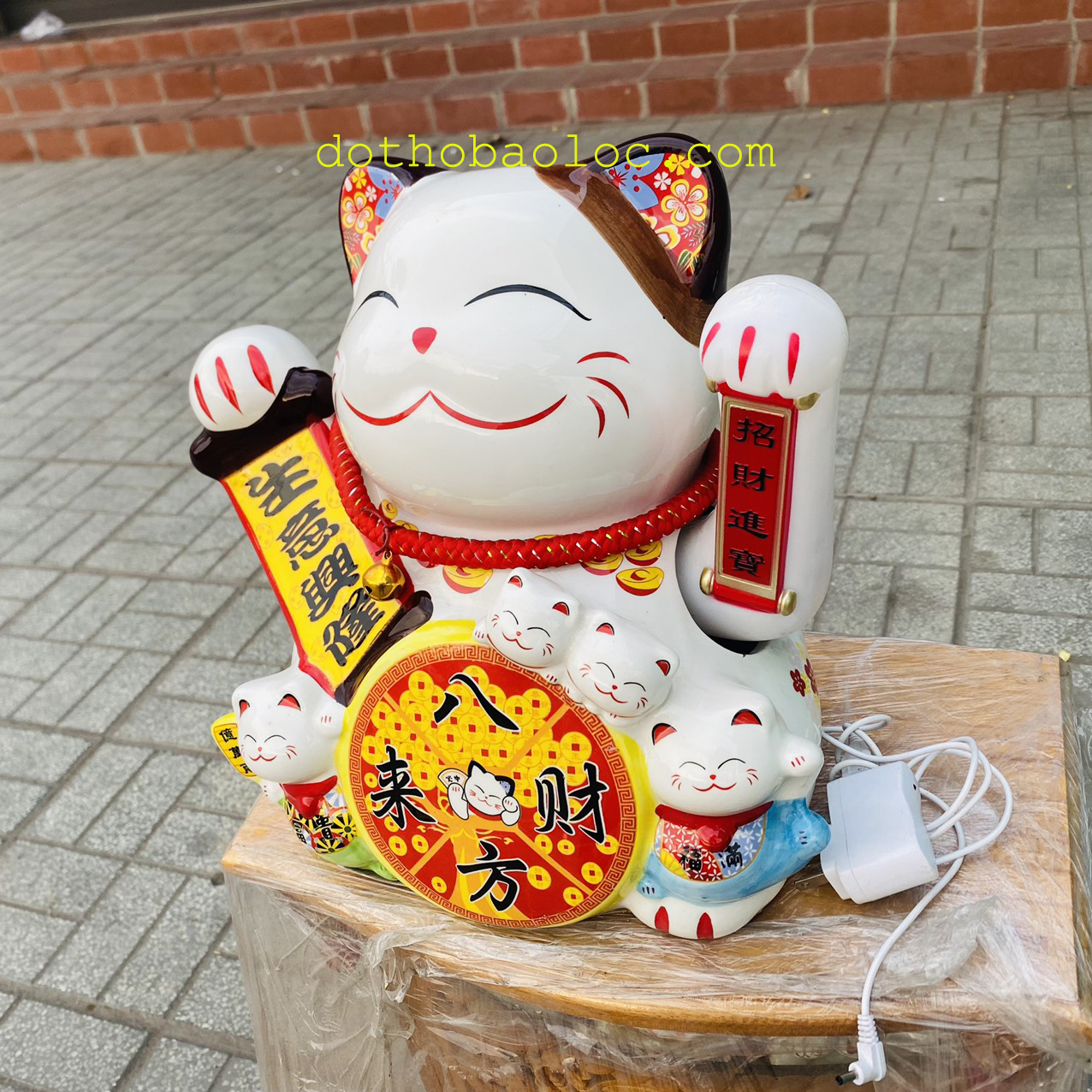 Mèo Thần Tài vẫy tay bằng gốm sứ cao cấp mang lại tài lộc cho gia chủ cao 30cm