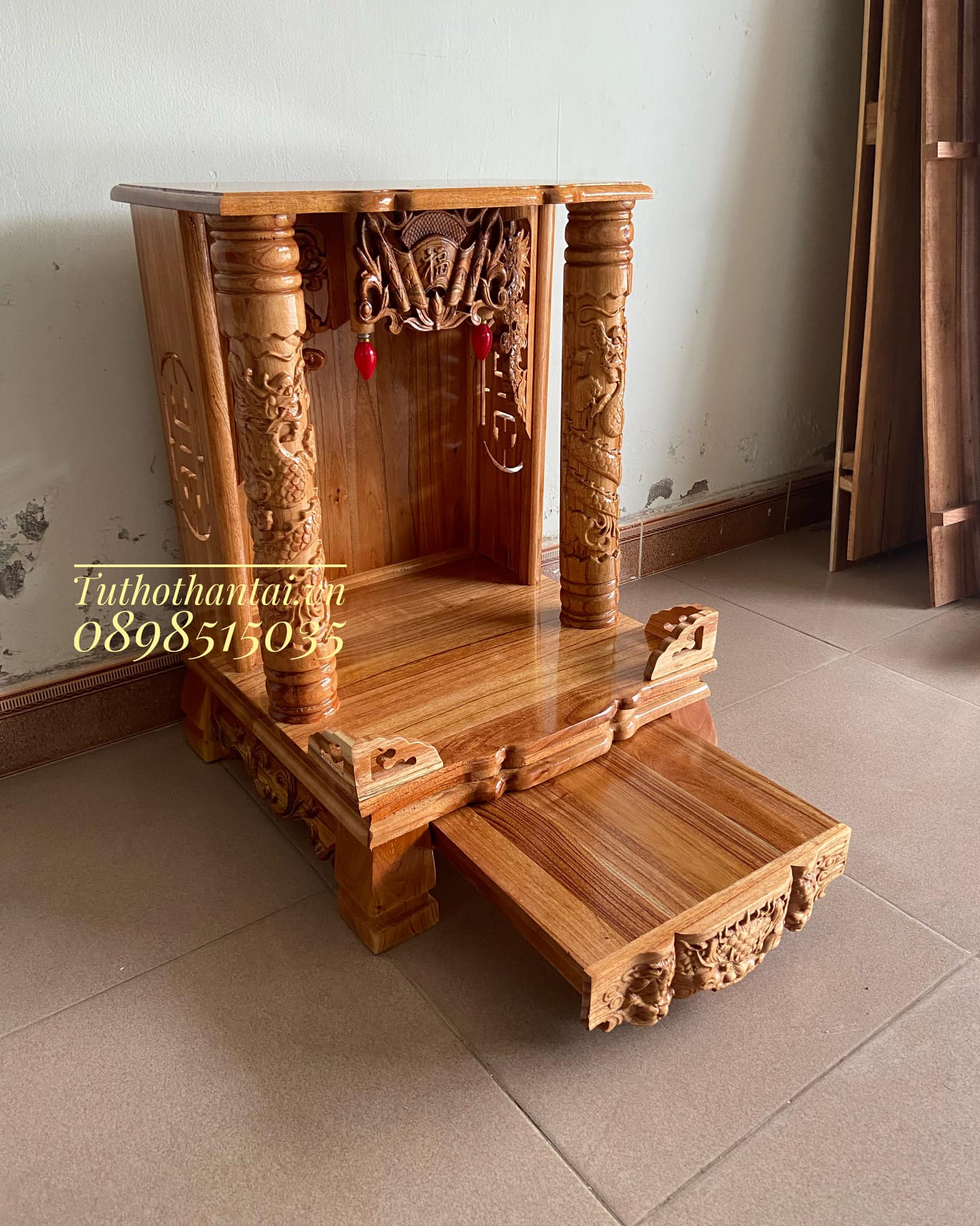 Bàn thờ thần tài cột Rồng 48 x 68CM, đình cong