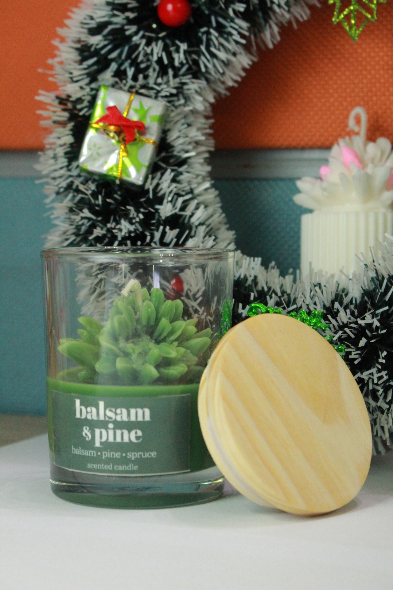 Nến Thơm Tinh Dầu Thông -BALSAM &amp; PINE, Làm Thơm Phòng, Thư Giãn, Chính Hãng Từ Thương Hiệu R2D, Thành Phần Tự Nhiên, Lành Tính