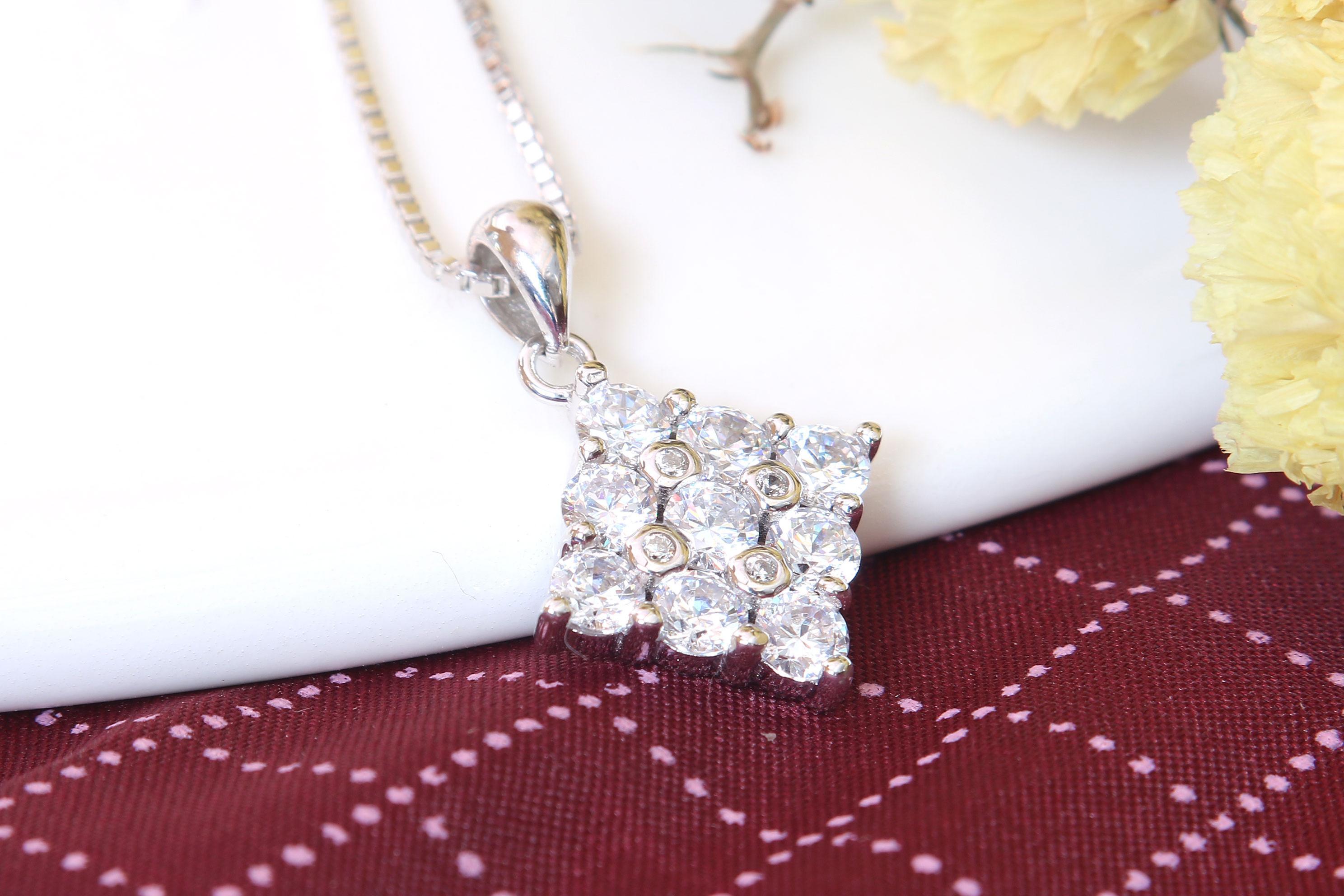 Mặt dây chuyền bạc nữ Square Diamond