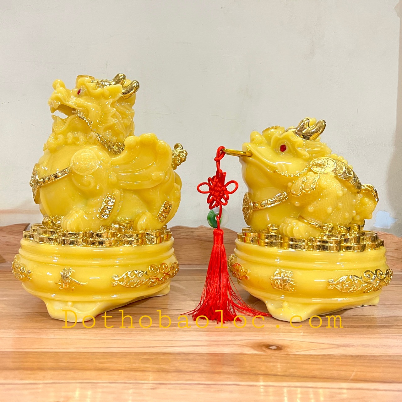 Combo Tượng Tỳ Hưu phong thủy và tượng thiềm thừ phong thủy để bàn thờ thần tài hoặc bàn làm việc – Màu vàng cỡ trung