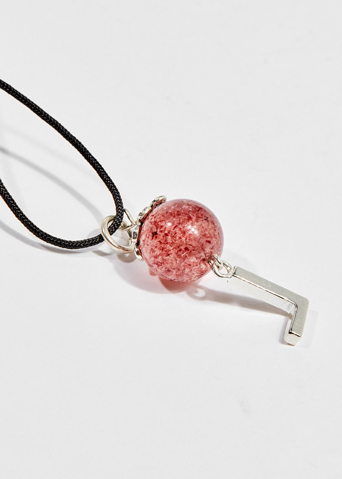 Dây chuyền phong thủy đá thạch anh dâu 1.3cm mệnh hỏa , thổ - Ngọc Quý Gemstones