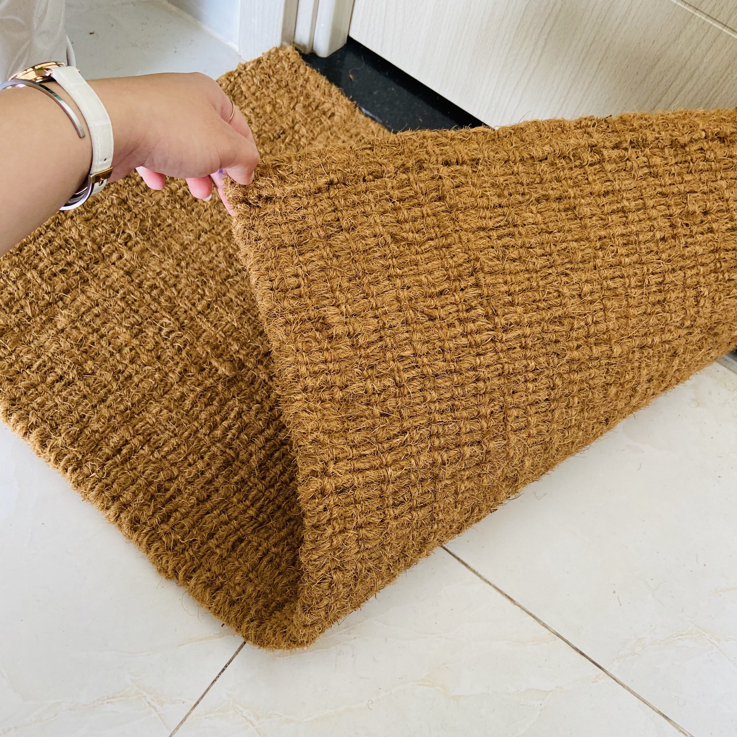 Thảm chùi chân bằng xơ dừa – Sản phẩm tự nhiên từ làng nghề dệt thảm xơ dừa