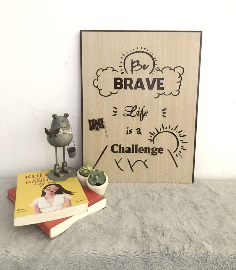 Tranh động lực treo tường khắc laser “BE BRAVE LIFE IS A CHALLENGE” kích thước lớn . TẶNG BỘ KÍT TREO TƯỜNG