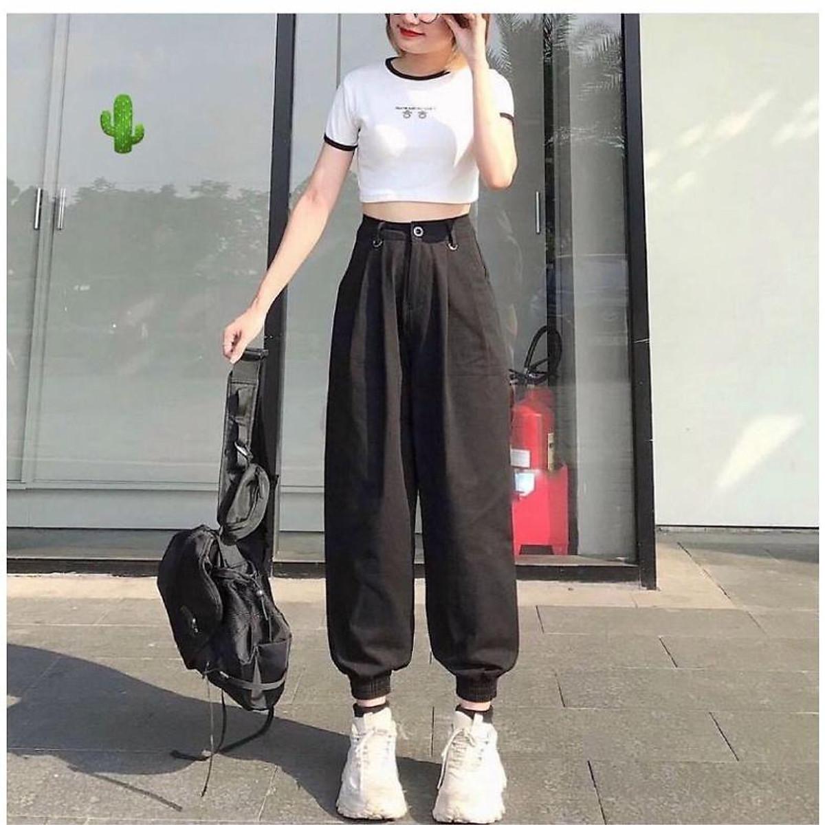 Áo croptop viền thêu chữ hàn alohaboutique - Đen