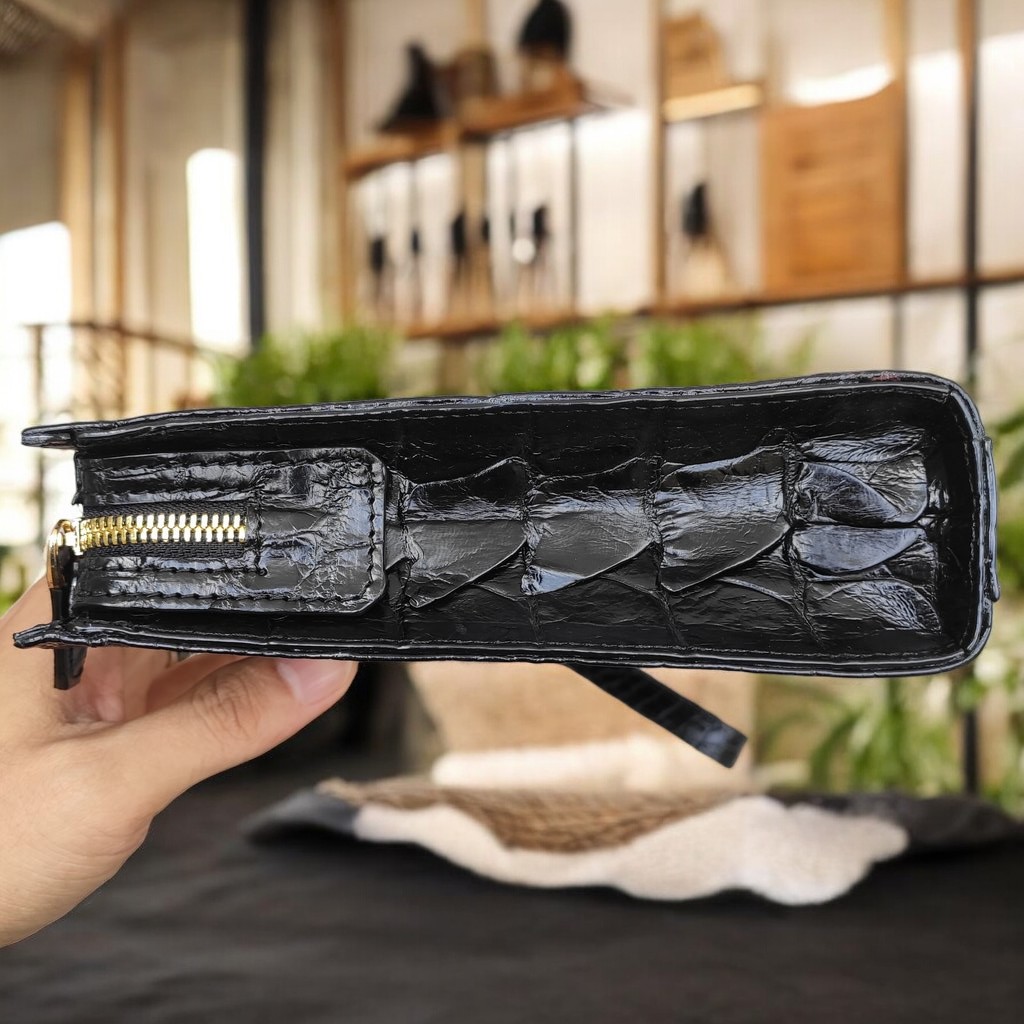 Clutch cầm tay da cá sấu Vây đuôi rất đẹp. Khóa số bảo mật!