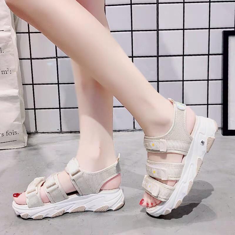 Sandal nữ hoa cúc fashion 3 quai ngang để đi học đi chơi hot nhất hè 2020, dép quai hậu nữ xinh xắn 3 màu đen kem xanh