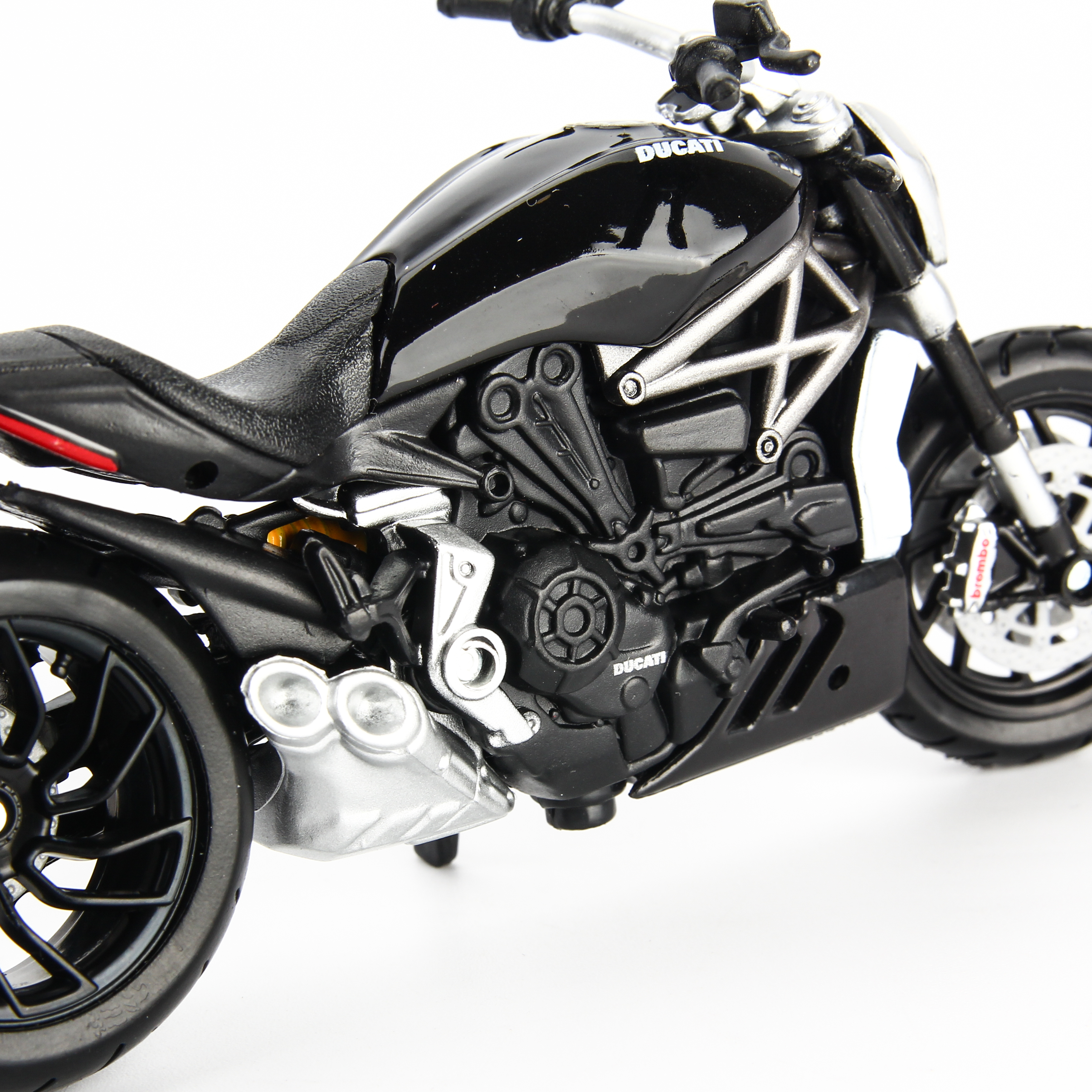 Mô hình xe mô tô Ducati X Diavel S 1:18 Bburago - 18-51066