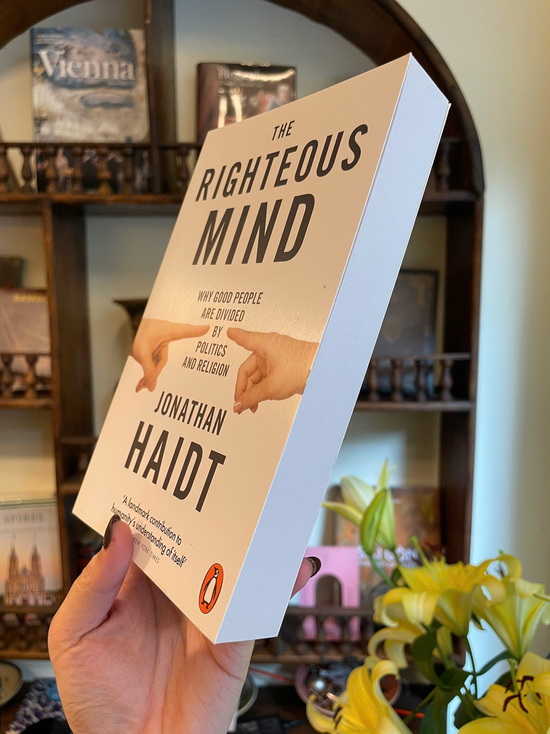 Sách - The Righteous Mind by Jonathan Haidt | Nonfiction Psychology, Politics / Ngoại văn Nhập khẩu