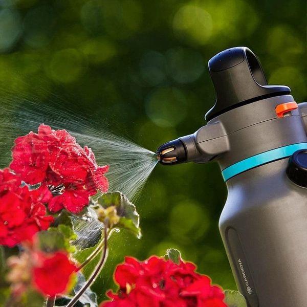 Bình Tưới Cây Áp Duất 1,25L GARDENA, Đầu Vòi Phun 2 Chê Độ, Bình Tưới Nhà Vườn Tiện Dụng, Nhập Đức