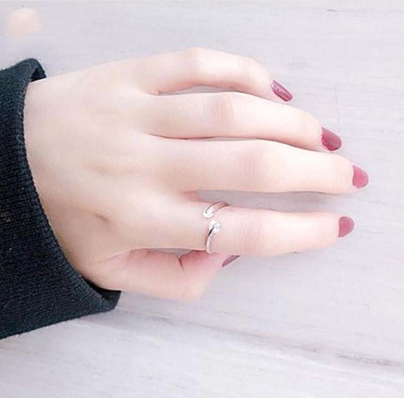 Nhẫn Hở 2 Viên Đá Titan Không Đen TT 2452