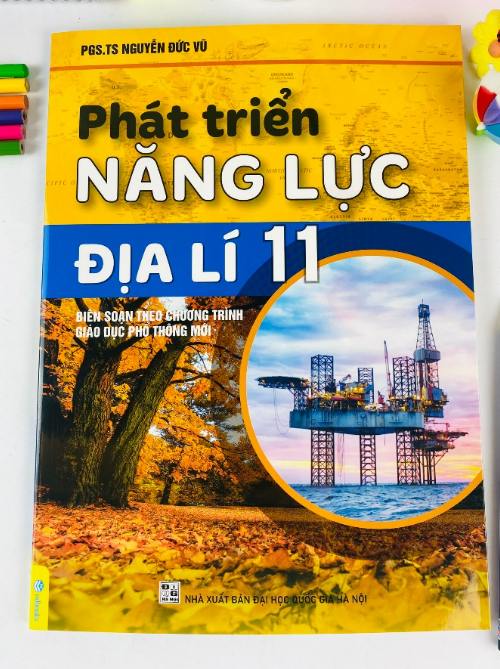 Sách - Phát Triển Năng Lực Địa Lí 11 - Biên soạn theo chương trình GDPT mới