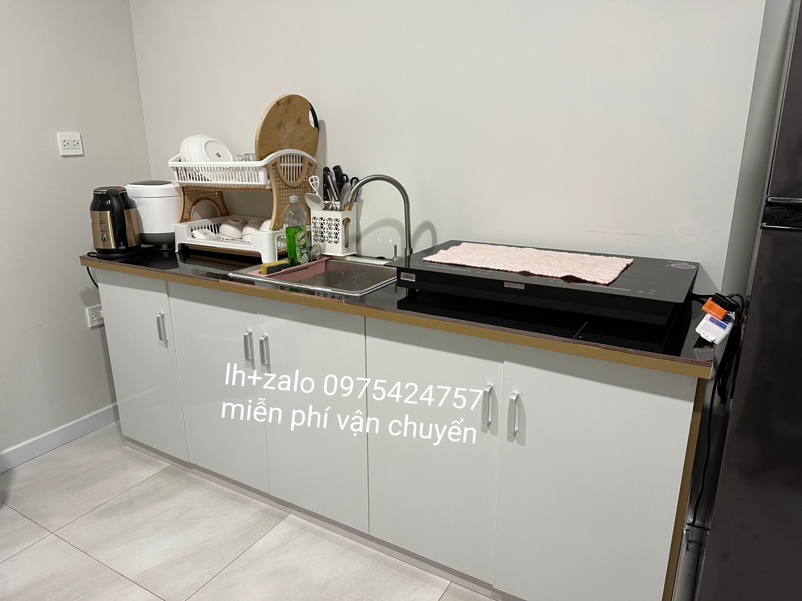 Tủ bếp sẵn bồn mặt gạch nhựa đài loan