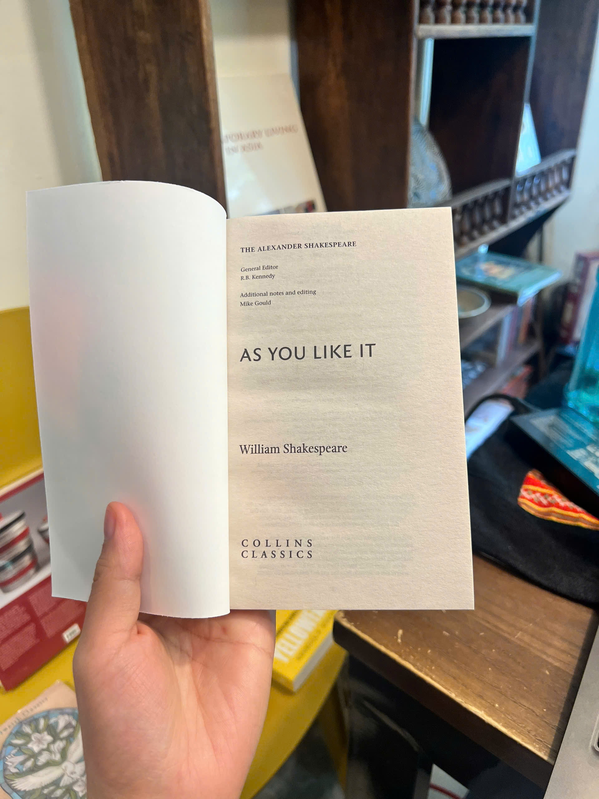 Sách - As You Like It by William Shakespeare | Classics / Plays / Kịch Kinh điển / Nhập khẩu UK