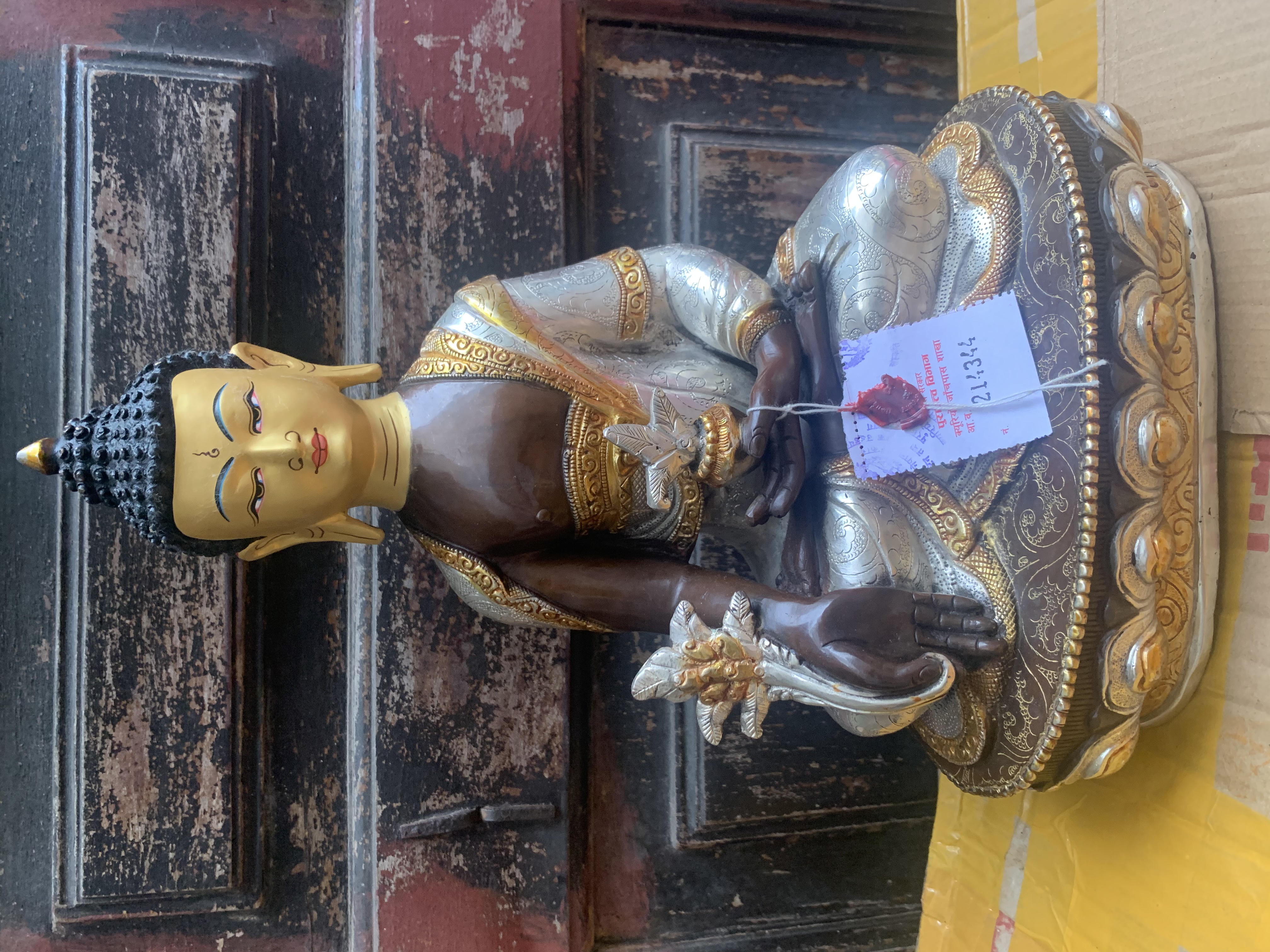 Phật Dược Sư bằng đồng mạ vàng bạc Nepal 33 cm