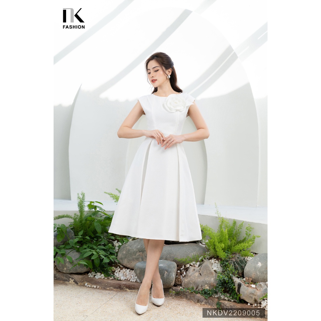 Đầm Dự Tiệc Dáng Xòe Đính Hoa Ngực Tinh Tế NK Fashion Chất Vải Dày Dặn Đứng Form Chuẩn Thanh Lịch NKDV2209005