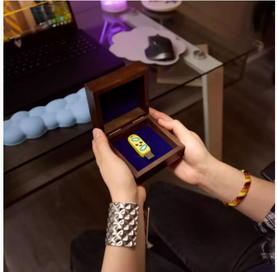USB 64GB/128GB 3.2 Gen 1 Sandisk Fortnite Peely Edition - Hàng chính hãng