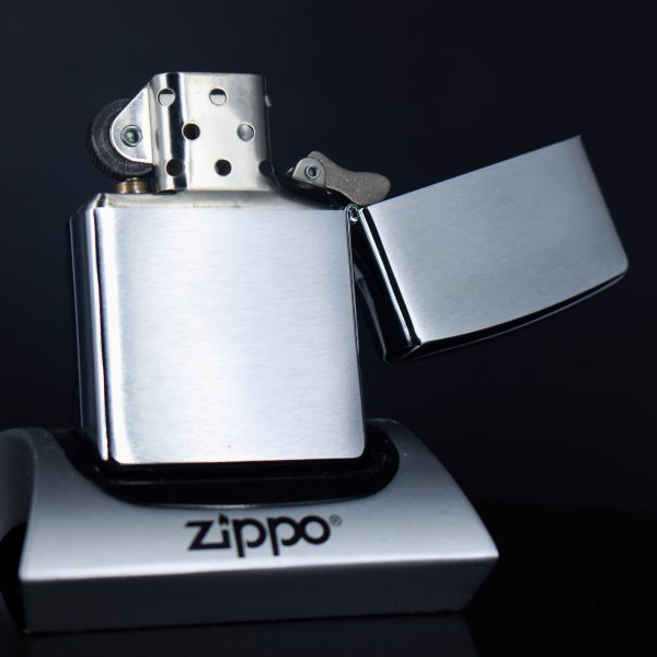 Bật Lửa Zippo 2004 - Native Dancer