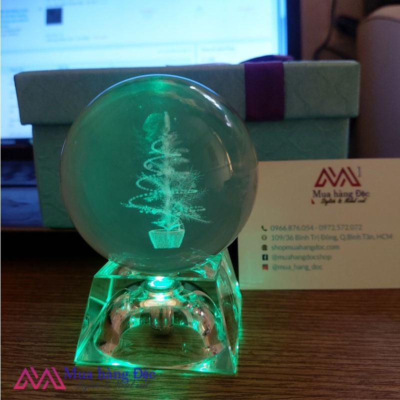 Bộ quà tặng giáng sinh 2021 Quả cầu pha lê cây thông khắc 3D led