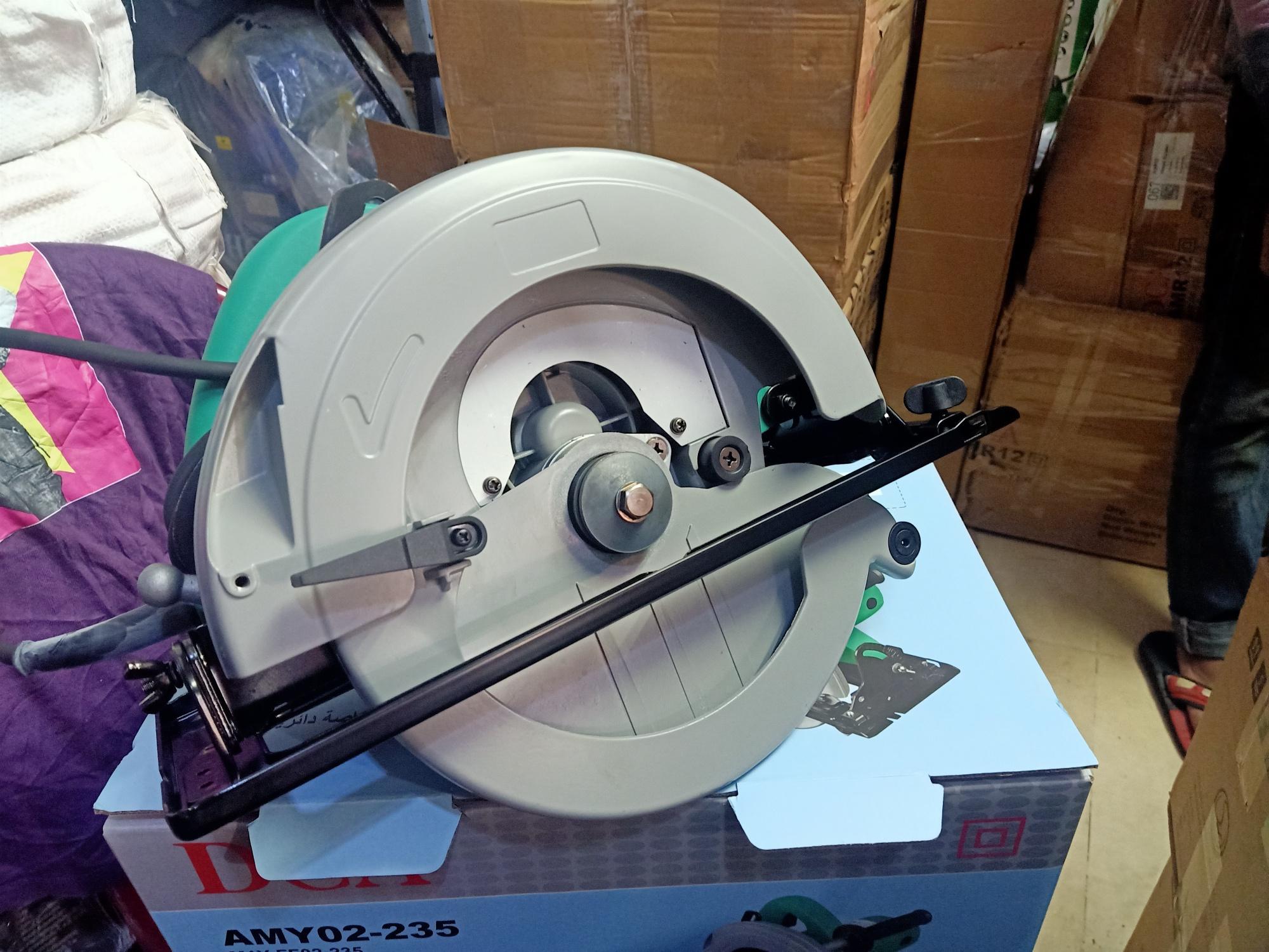 MÁY CƯA ĐĨA TRÒN 2000W AMY02-235 DCA- HÀNG CHÍNH HÃNG