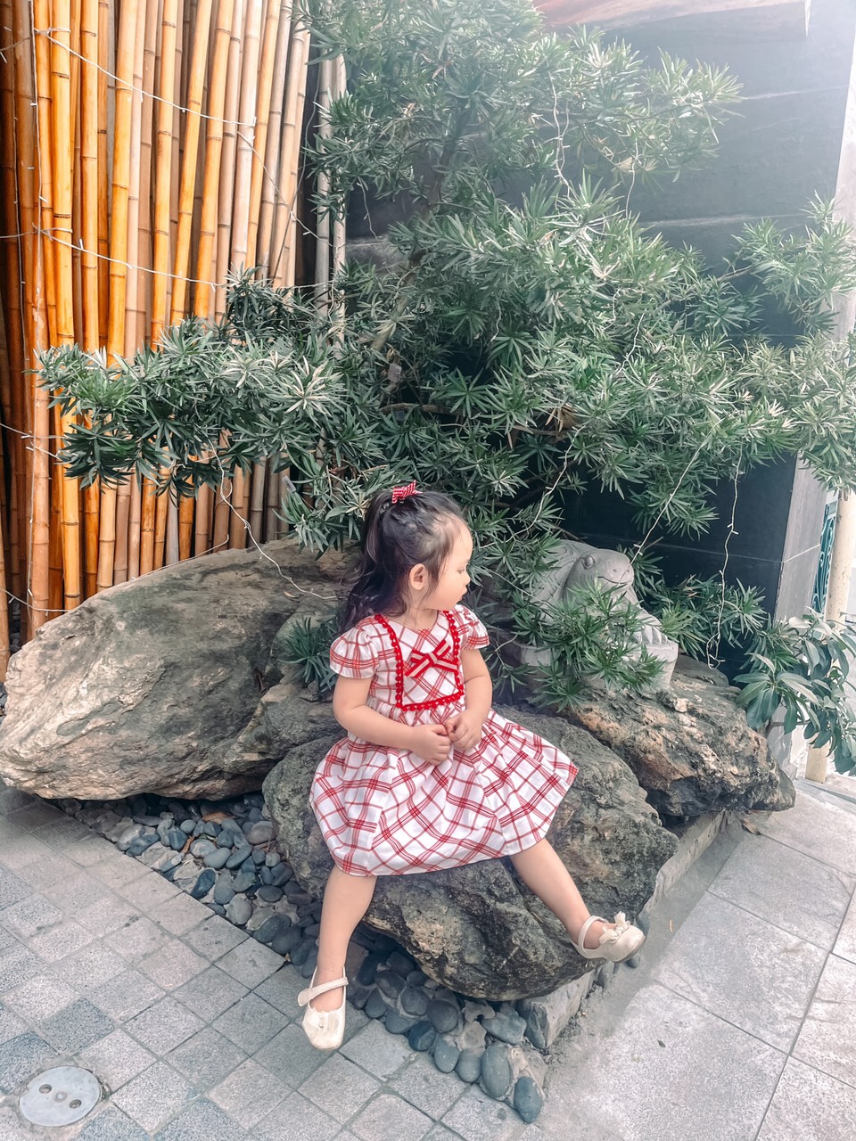 Váy Lennco đũi kẻ đỏ nơ