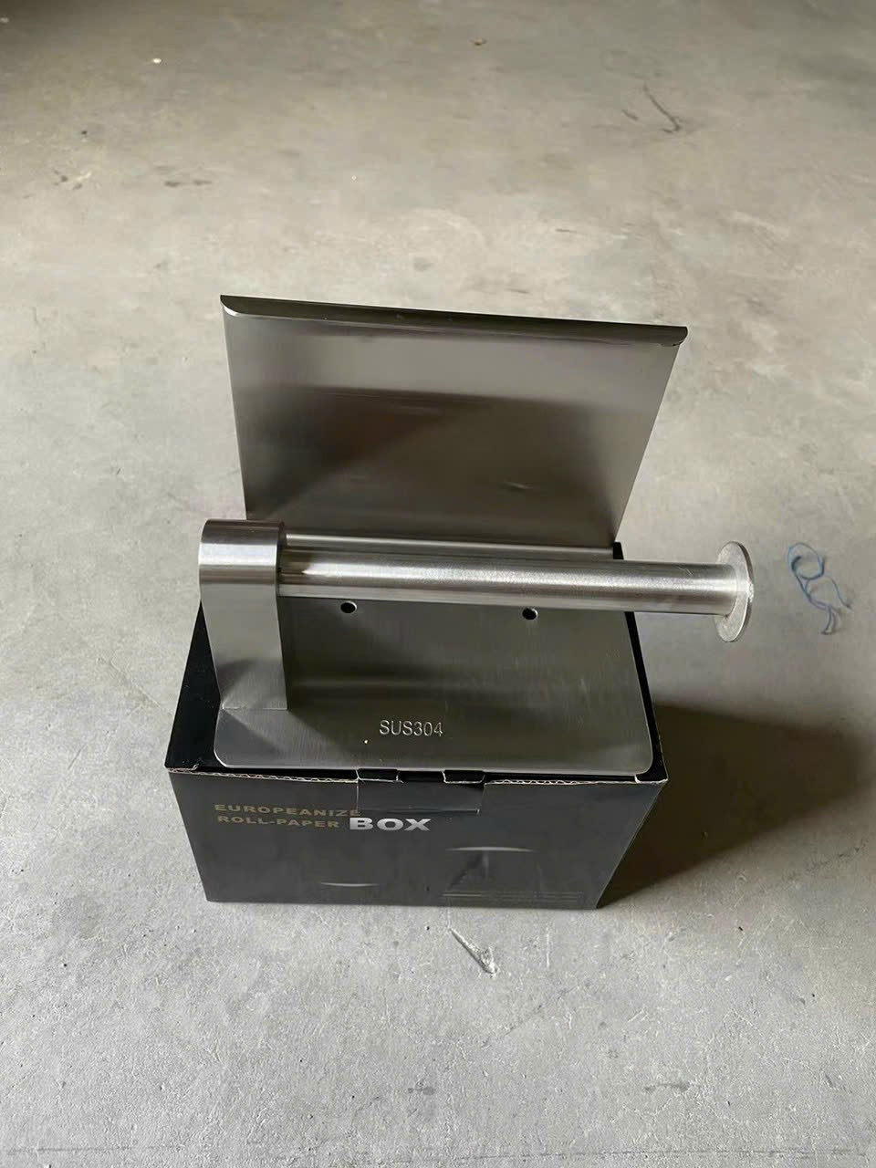Hộp Giấy Kệ Treo Giấy Vệ Sinh DÁN TƯỜNG Inox SUS304 - Có đế để điện thoại tiện lợi