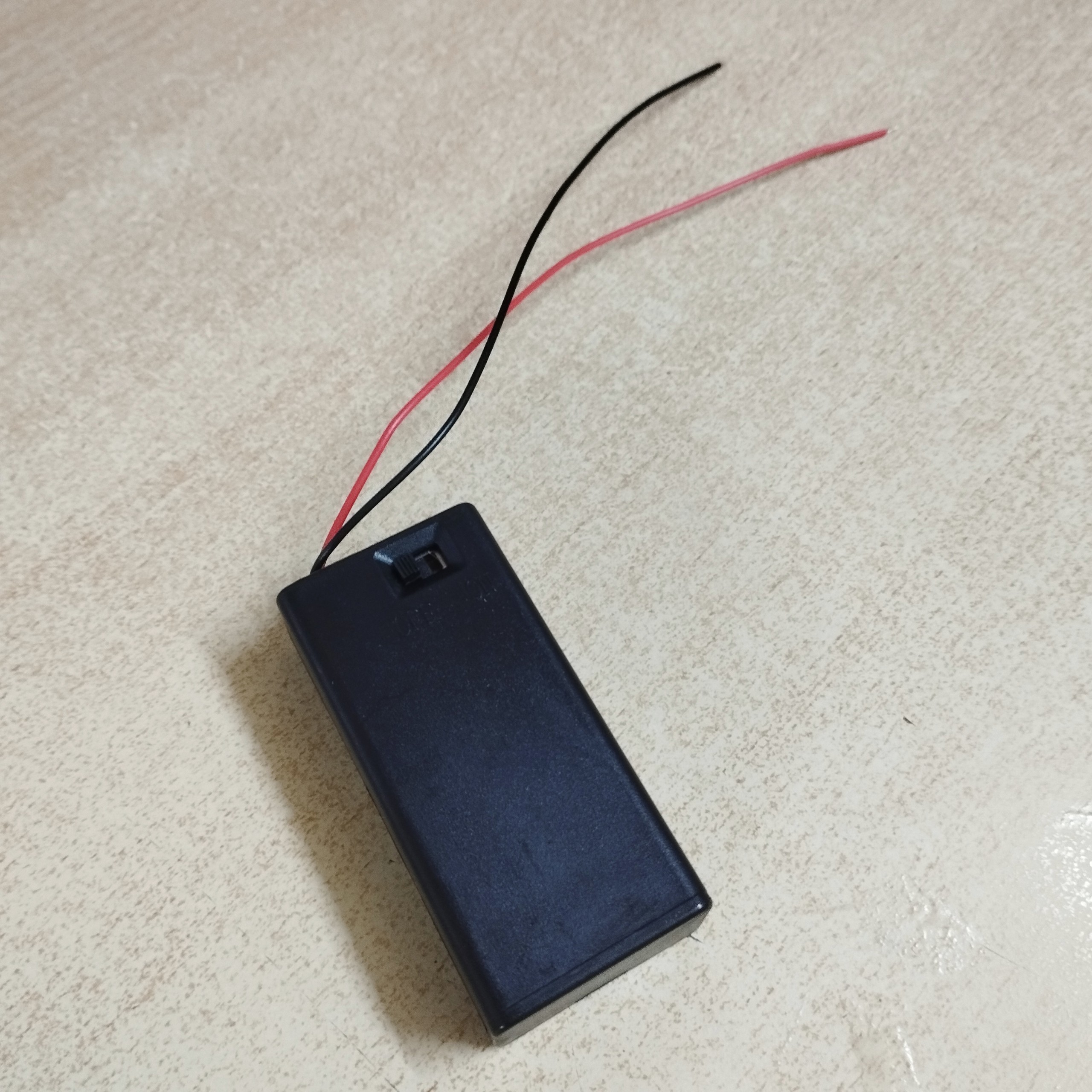 Khay pin 9V có nắp đậy kèm công tắc để chế tạo