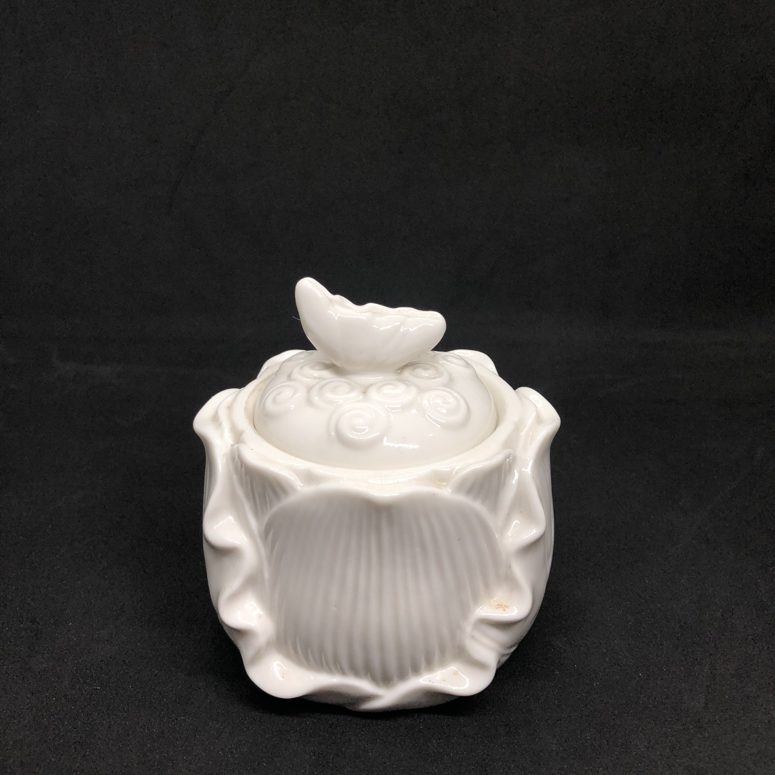 Ly nước cúng hoa sen trắng Cao 9cm,, đk 8 cm