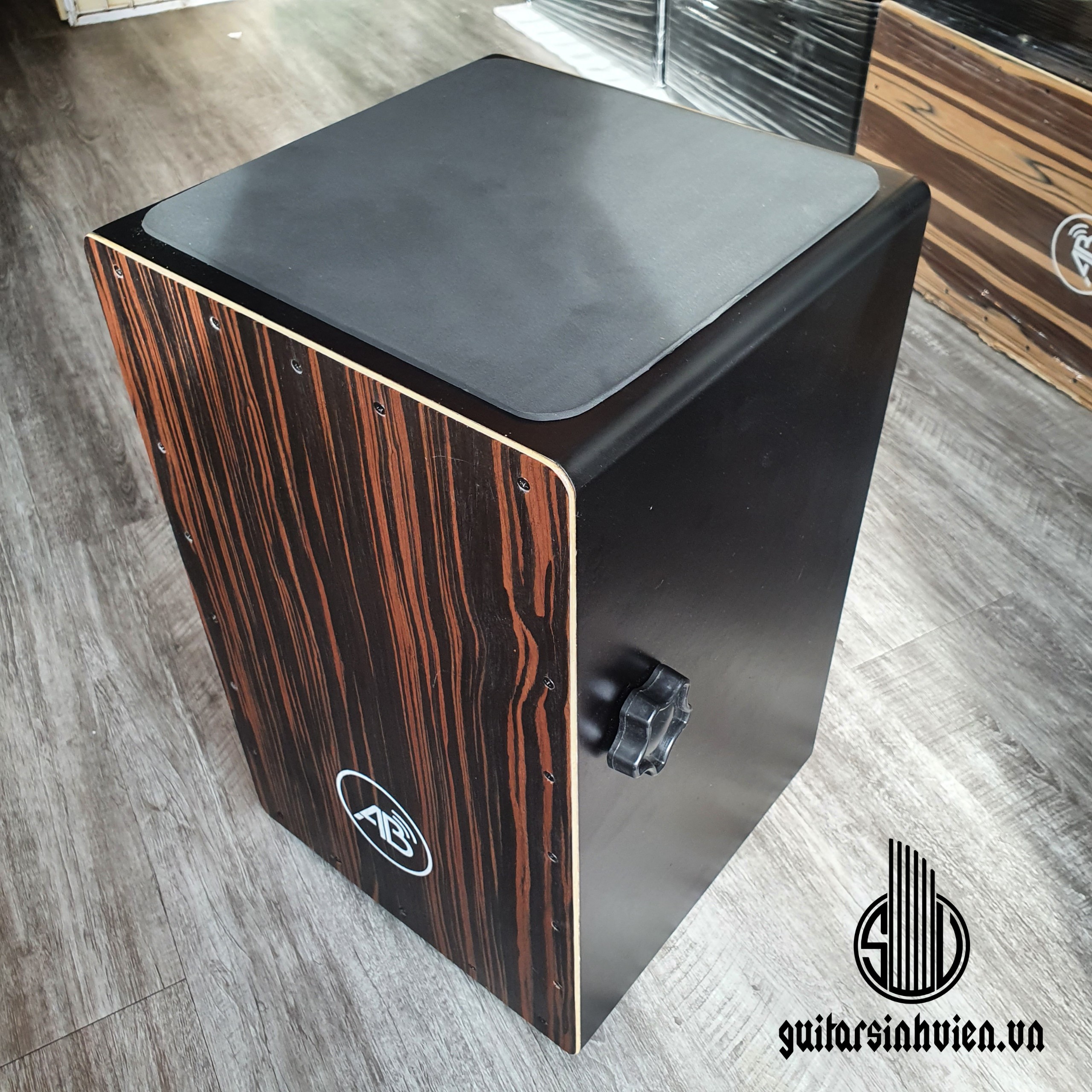 Trống Cajon AB Drum có tay chỉnh - Tặng bao, miếng lót êm mông.