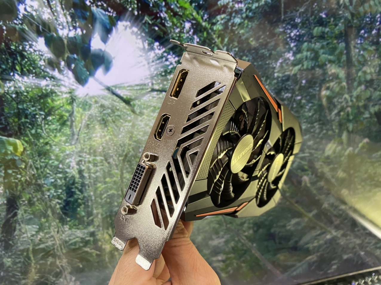 VGA (Cạc màn hình) GIGABYTE NVIDIA GeForce GTX 1050 2GI/D5/2FAN - HÀNG CHÍNH HÃNG