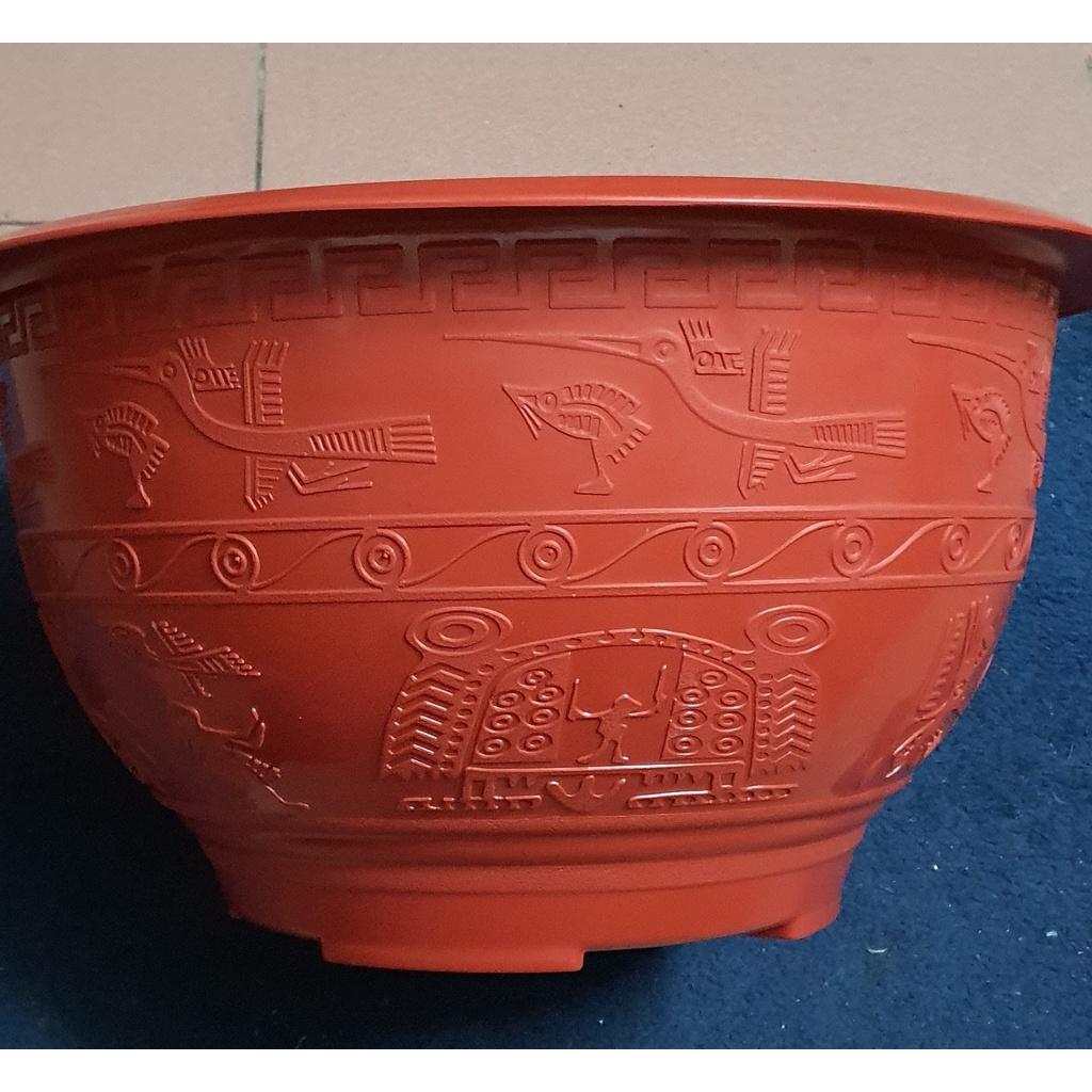 Chậu nhựa tròn T48 đỏ hoa văn đa dạng.