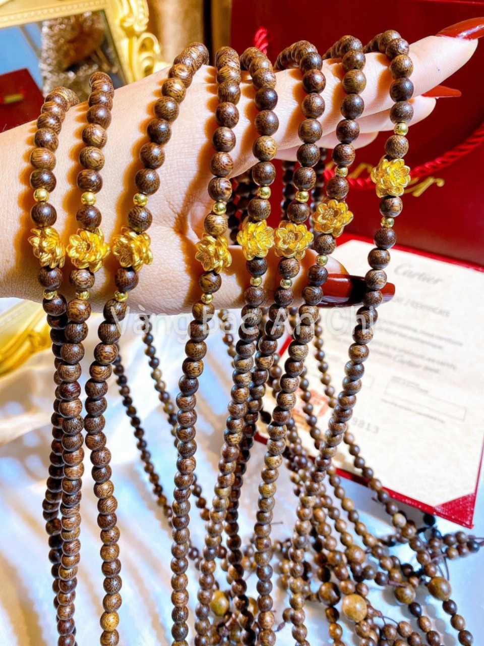 Chuỗi vòng tay trầm 108 hạt mix charm hoa sen bạc xi vàng 24k may mắn bình an Vàng bạc an chi