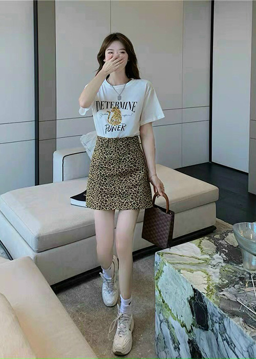 Set Áo Thun Cottons Và Chân Váy Lụa Mềm Mịn Kèm Quần Lót Trong