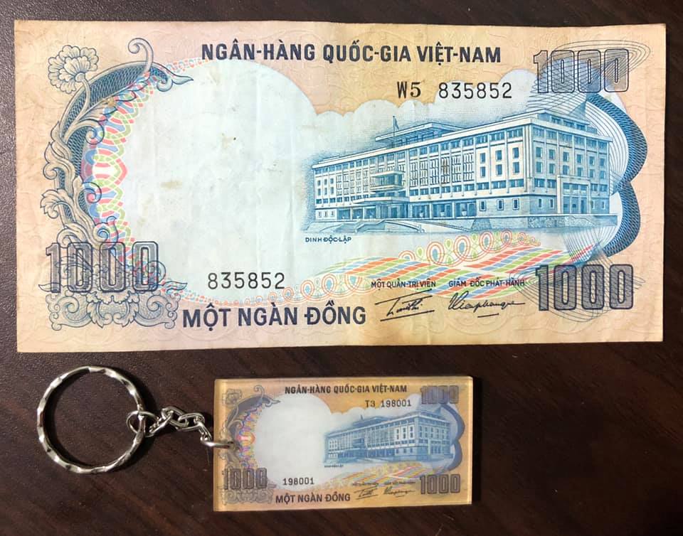 01 tờ con voi 1000 đồng, tiền cổ Việt Nam sưu tầm, kèm 01 móc khóa tờ tiền đó