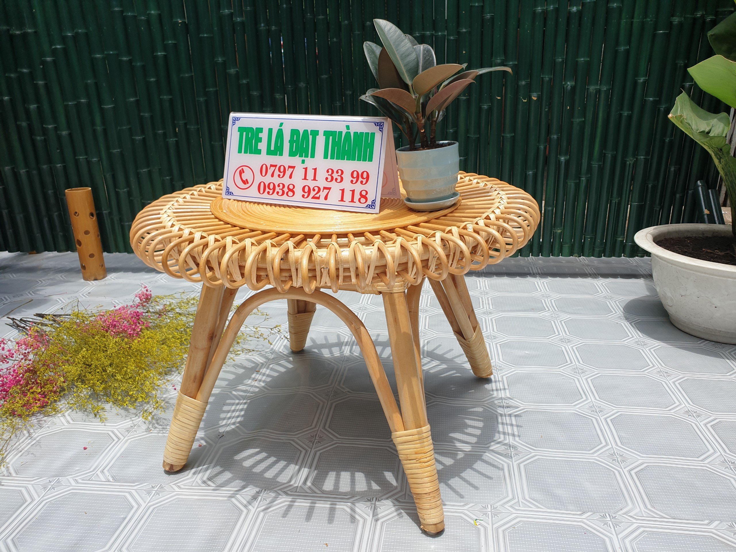 Bàn mây bông sen kiểu dáng đẹp, hiện đại, cho phòng khách