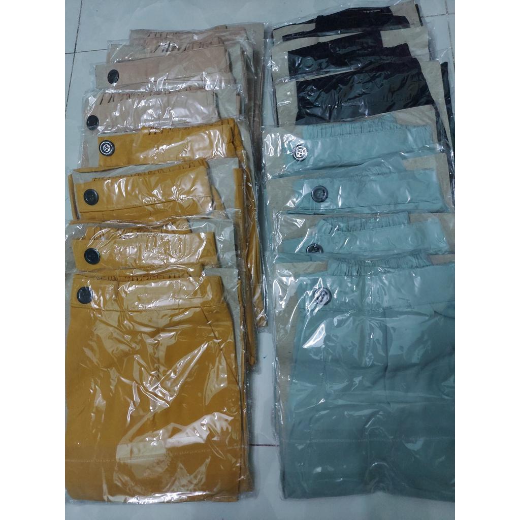 Quần short đũi nữ SURI chất đũi vải co giãn,mềm mịn 4 màu dễ phối được nhiều kiểu áo khác nhau.