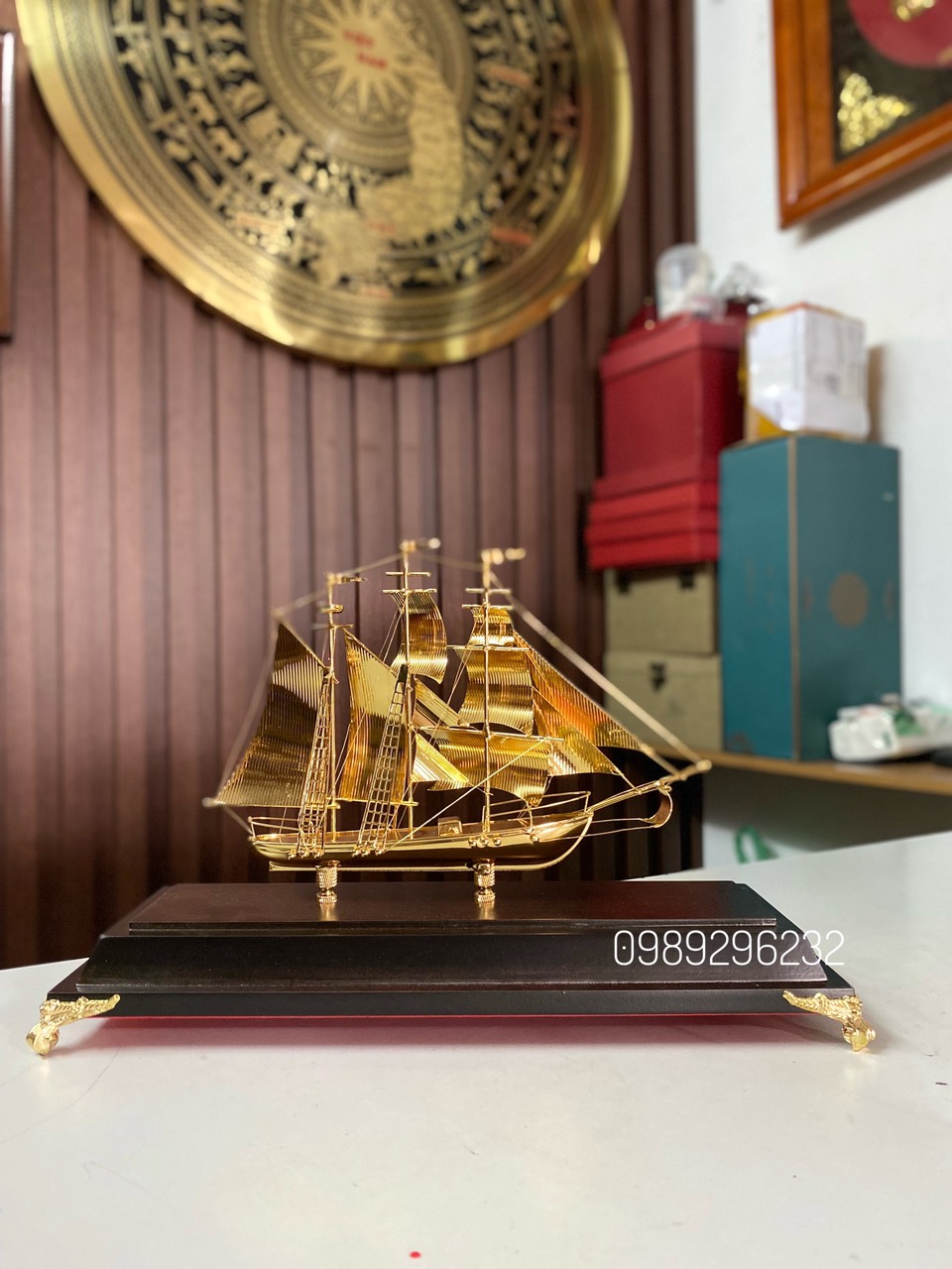 Mô hình thuyền buồm mạ vàng 24k quà tặng