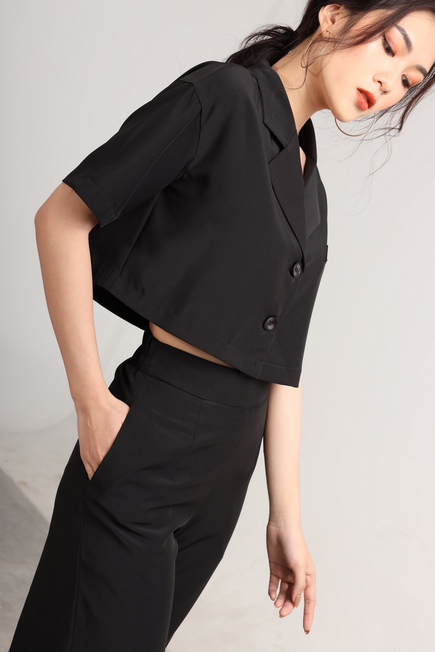 Set áo vest croptop quần dài ống rộng lưng thun cá tính