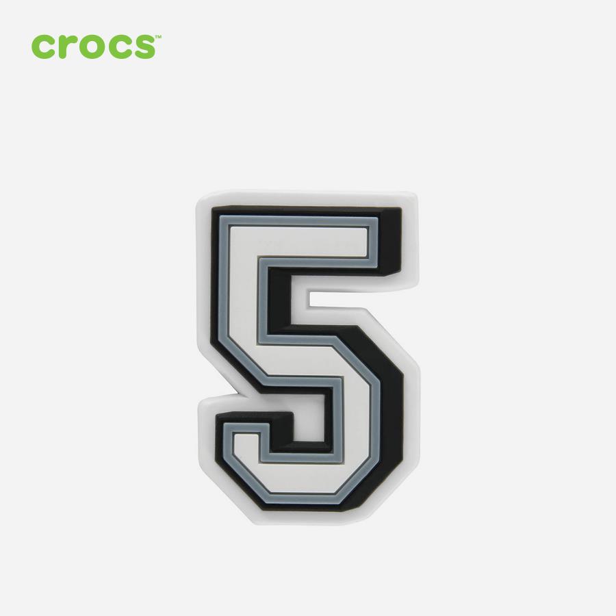 Huy hiệu jibbitz Crocs B&amp;W Number 5 - 10006953