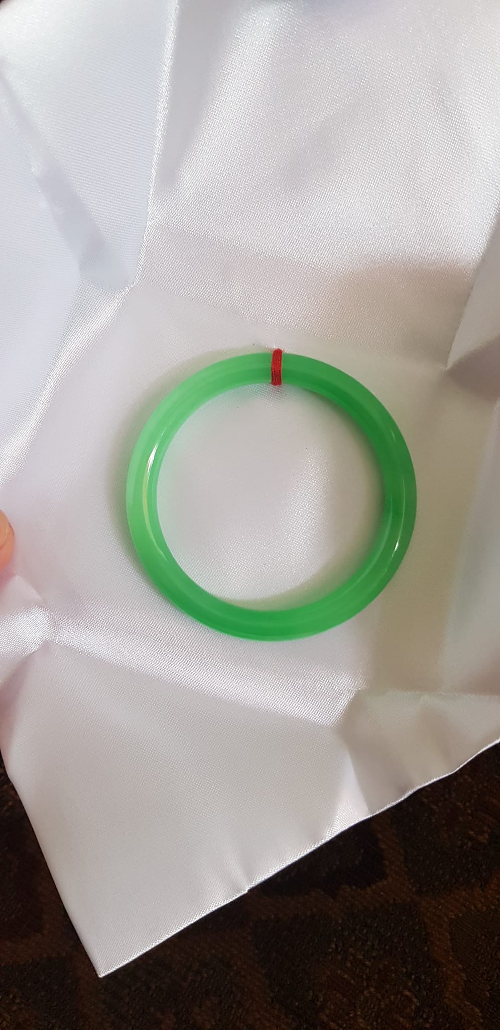 Vòng cẩm thạch Mới Lý 51mm x 7mm Vòng màu xanh tươi đều bóng đẹp nữ mệnh Mộc mệnh Hỏa mệnh Thủy ạ Nữ 50kg - 54kg đeo đẹp
