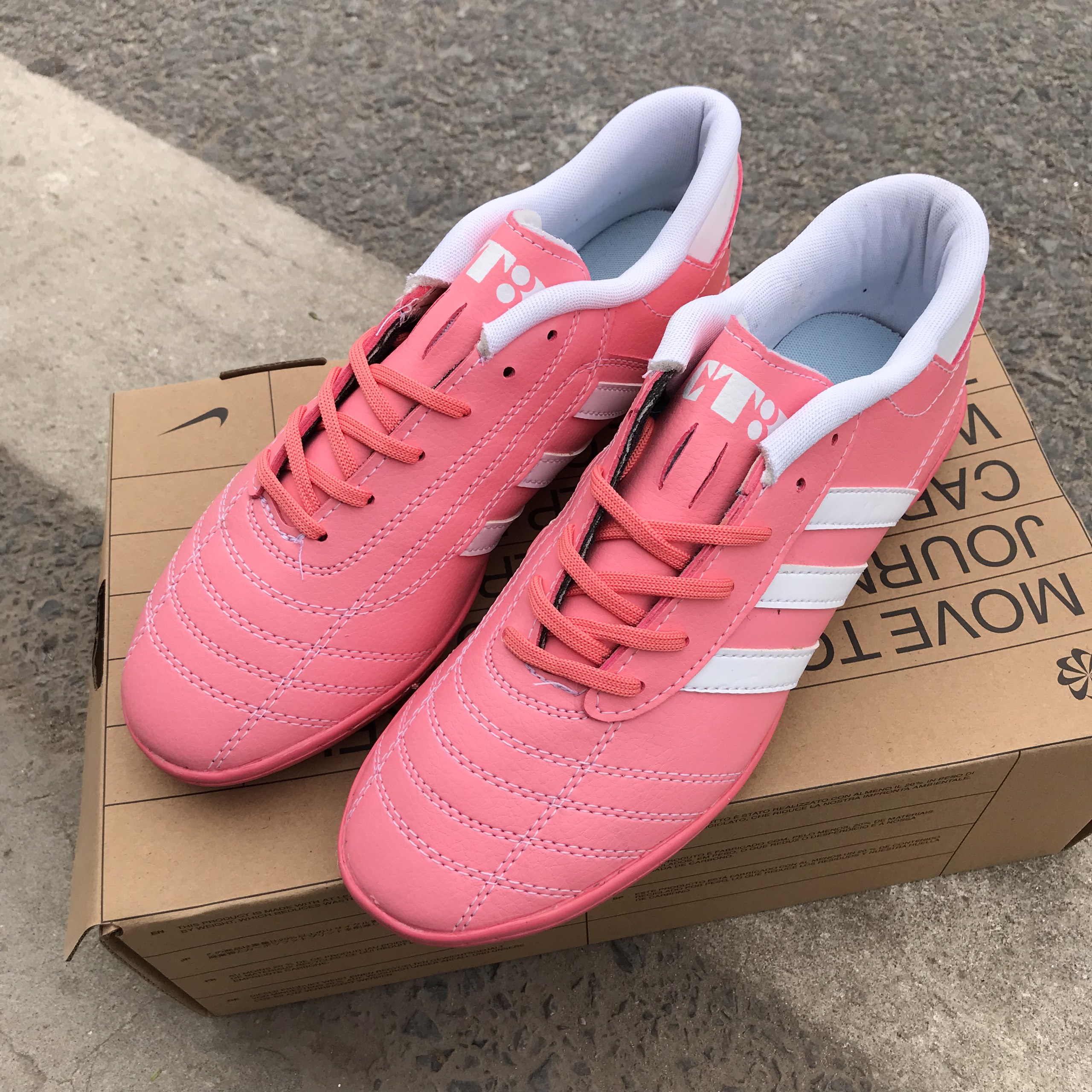 Đôi giày đá banh chất lượng CT3 VN cao cấp hồng