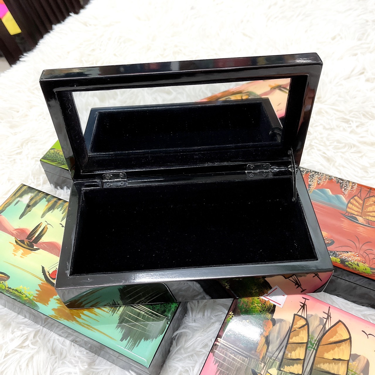 Hộp trang sức sơn mài vẽ màu lót nhung bên trong sang trọng size 10x20 cm