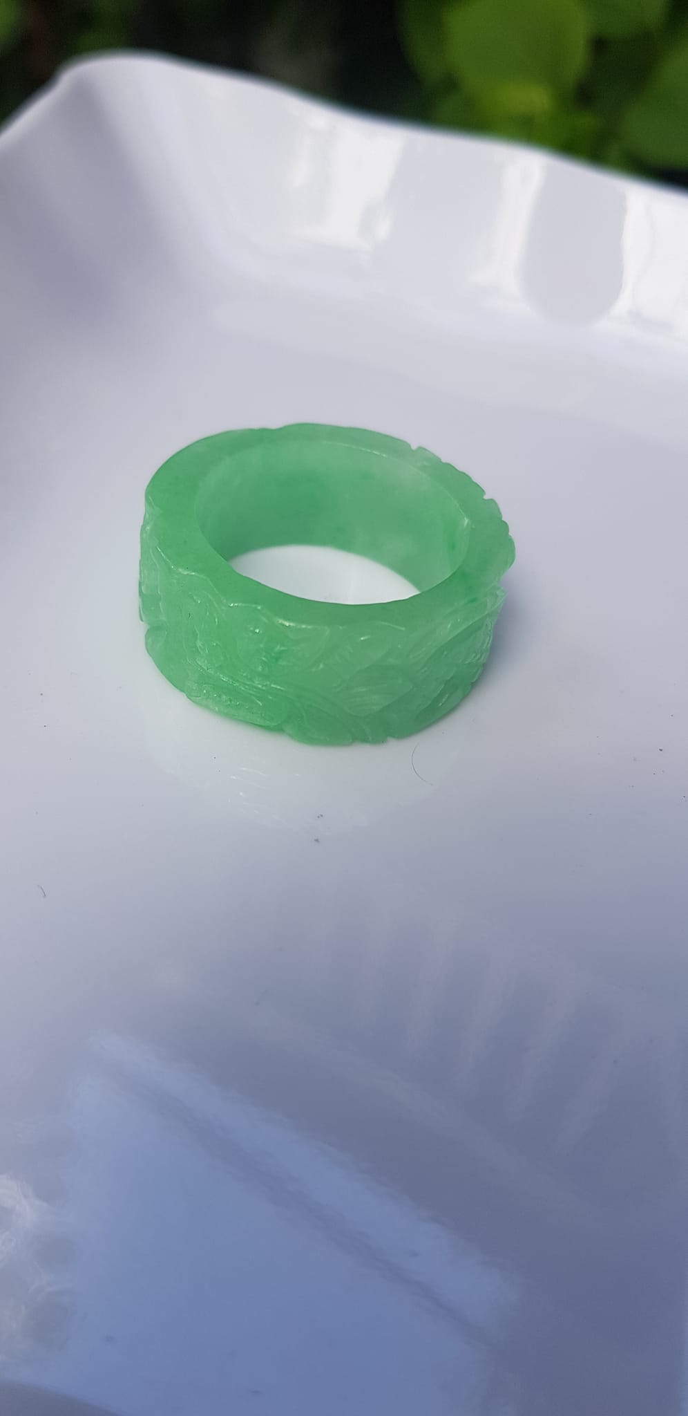 Nhẫn Nam Bản Vuông Trạm Rồng Đẹp Size Nhẫn Ni 22mm x Cao 11mm x Dầy 4mm Màu Xanh Ngọc Cẩm ThạchTươi đẹp ạ