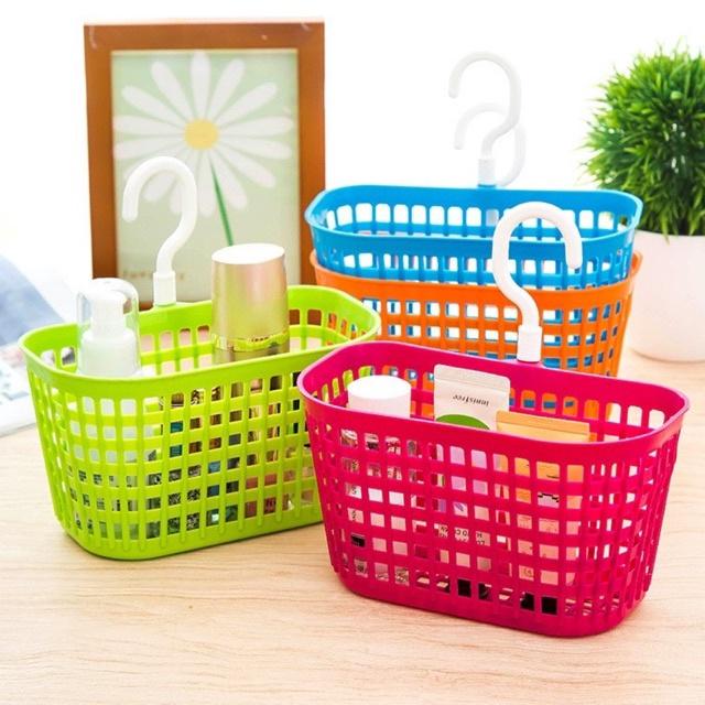 GIỎ NHỰA TREO ĐỰNG ĐỒ DÙNG NHÀ TẮM , NHÀ BẾP CÓ MÓC TIỆN LỢI