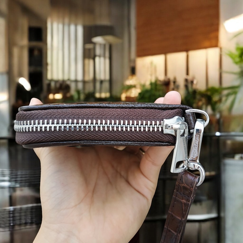 Ví cầm tay gai lưng cá sấu 1 khuôn rất đẹp