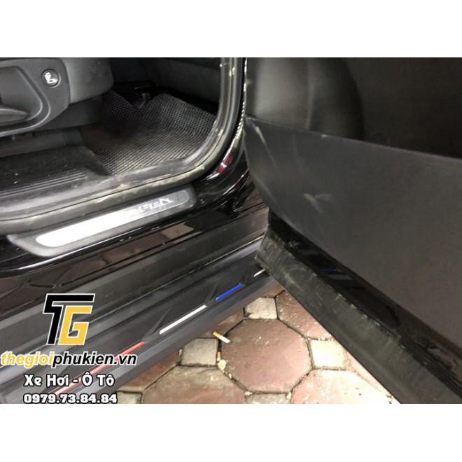 Bậc, Bệ bước chân Hyundai Santafe 2021 mẫu nhôm đúc kẻ chỉ