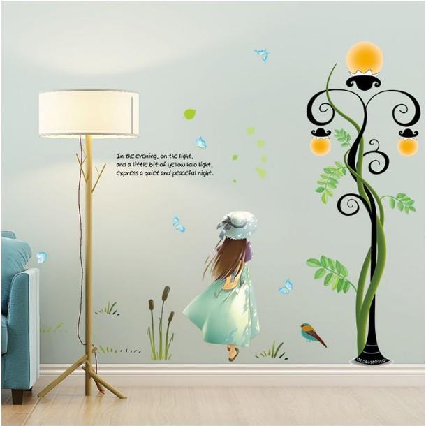 Decal trang trí tường - Bé Gái và cây điện thần kỳ